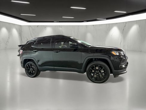 Used 2023 Jeep Compass Altitude image 8