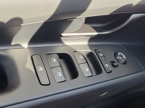 New 2026 Hyundai Elantra SEL Sport FWD image 17