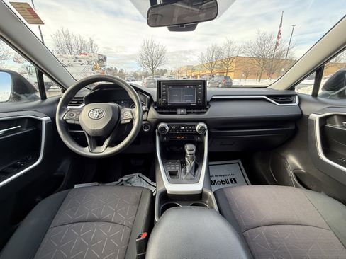 Used 2020 Toyota RAV4 XLE image 2