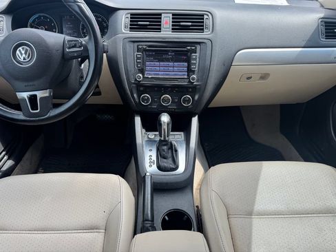 Used 2013 Volkswagen Jetta Hybrid Sedan FWD image 9