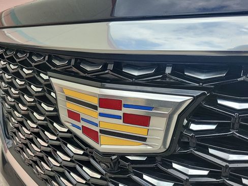 Used 2025 Cadillac Escalade Premium Luxury image 8