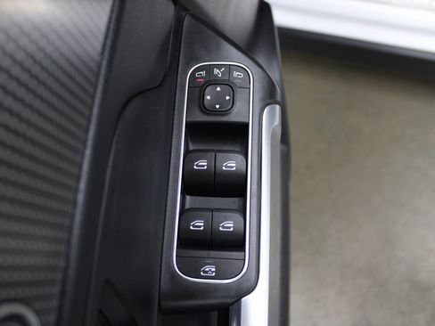 Used 2021 Mercedes-Benz GLB 250 image 12