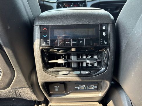 Used 2023 Jeep Grand Cherokee L Limited AWD/4WD image 24