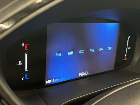 Used 2025 Ford Escape ST-Line image 14