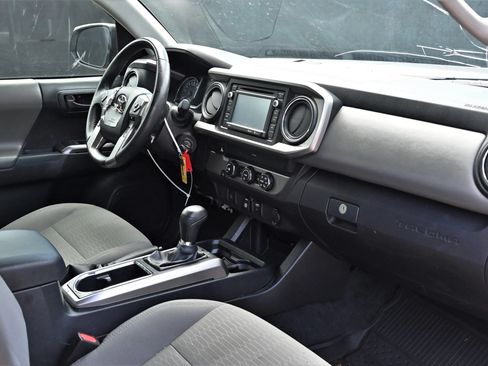 Used 2019 Toyota Tacoma SR5 RWD image 14