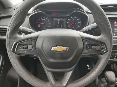 Used 2022 Chevrolet TrailBlazer LT w/ Confidence II Package FWD image 11