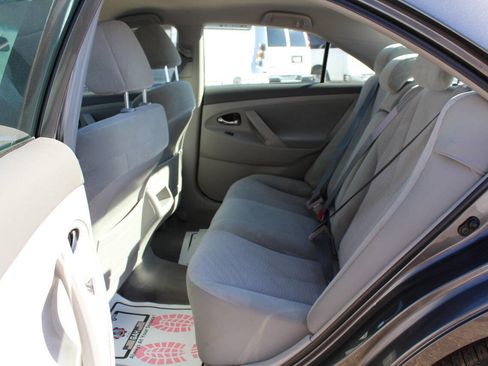Used 2010 Toyota Camry LE image 9