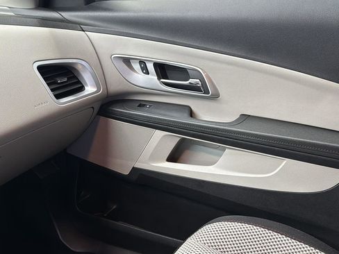 Used 2017 Chevrolet Equinox LT w/ Convenience Package image 22