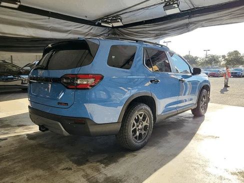 Used 2025 Honda Pilot TrailSport image 4