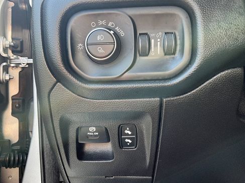 Used 2019 RAM 1500 Laramie AWD/4WD image 32