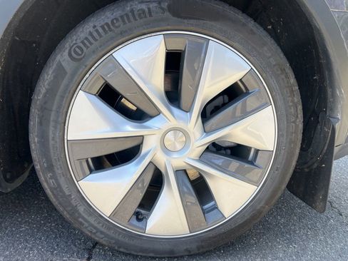 Used 2023 Tesla Model Y Long Range image 9