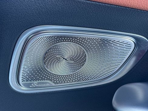 Used 2025 Mercedes-Benz GLC 350e 4MATIC image 23