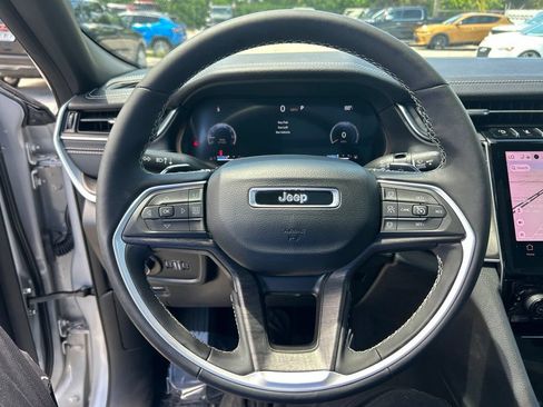 Certified 2024 Jeep Grand Cherokee Limited RWD image 17
