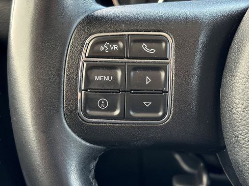 Used 2018 Jeep Wrangler Unlimited Sahara w/ Connectivity Group AWD/4WD image 25