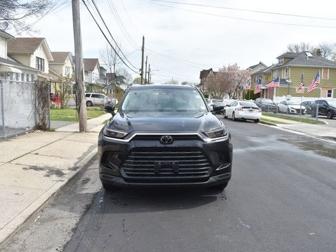 Used 2025 Toyota Grand Highlander FWD image 2