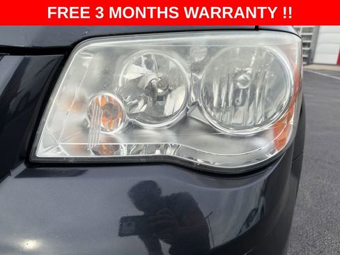 Used 2014 Chrysler Town & Country Touring image 35