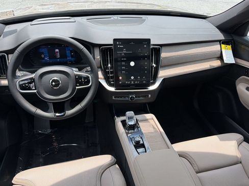 New 2026 Volvo XC90 T8 Ultra w/ Protection Package AWD/4WD image 15