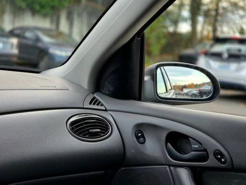Used 2004 Ford Focus SE image 20