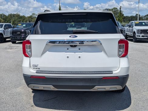 Certified 2022 Ford Explorer XLT w/ Equipment Group 202A RWD image 5