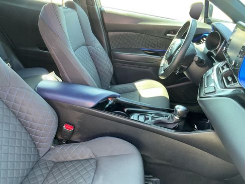 Used 2021 Toyota C-HR XLE FWD image 15