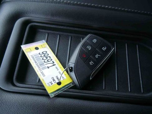 Used 2024 Chevrolet Tahoe LT AWD/4WD image 31