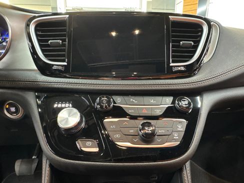 New 2026 Chrysler Pacifica Pinnacle image 9