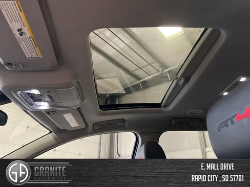Used 2022 GMC Acadia AT4 w/ Technology Package AWD/4WD image 22