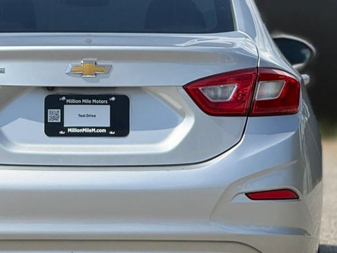 Used 2018 Chevrolet Cruze LS FWD image 14