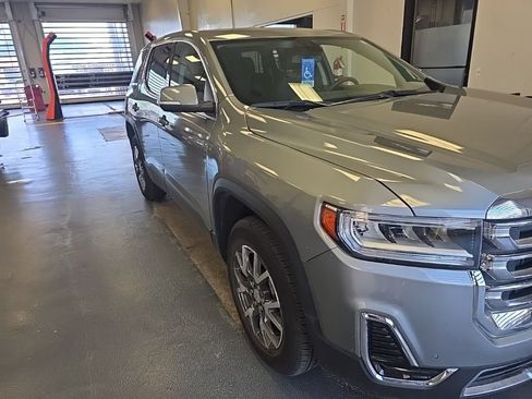 Used 2023 GMC Acadia SLE FWD image 1