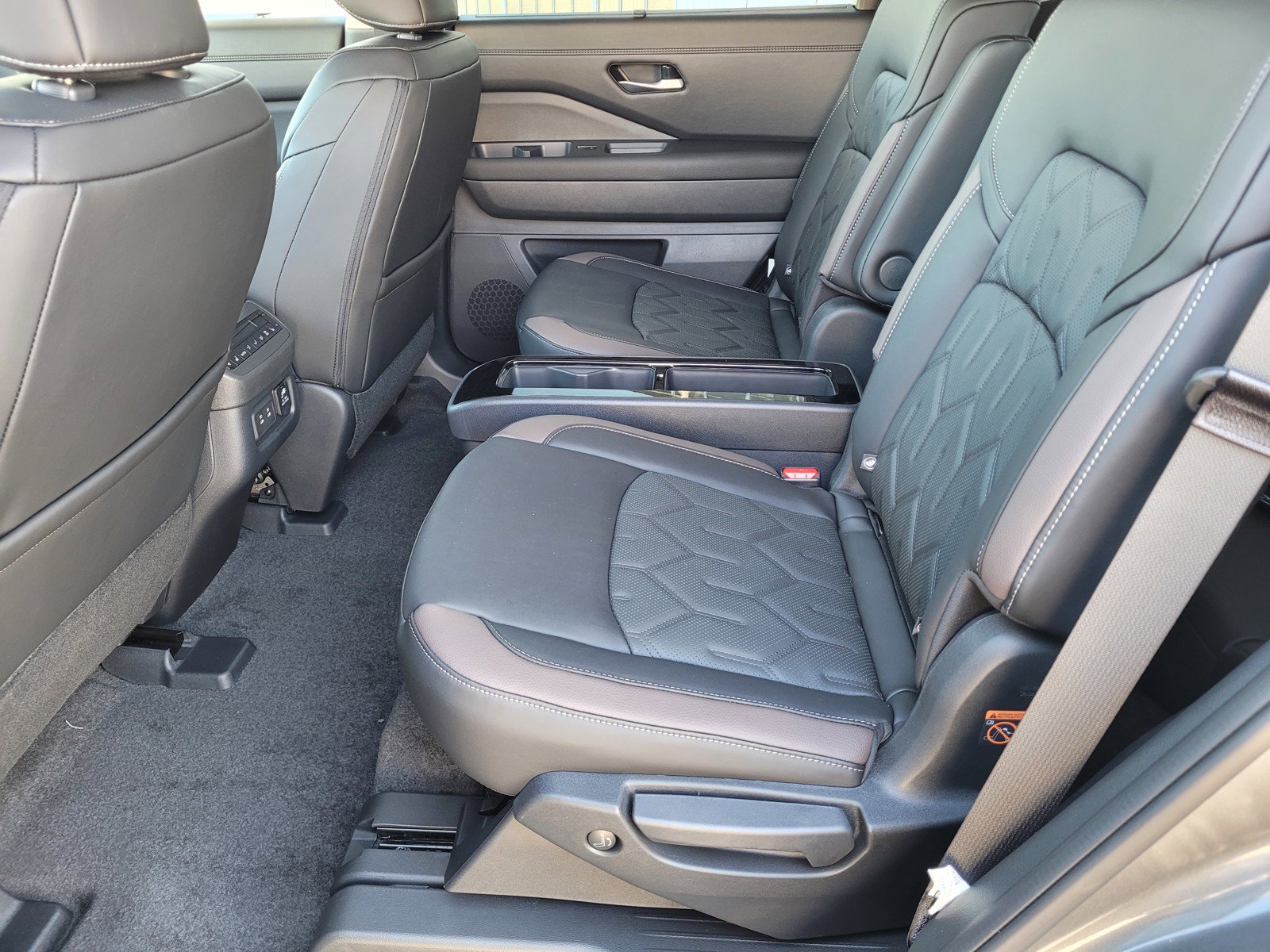 New 2026 Nissan Pathfinder Platinum FWD image 7