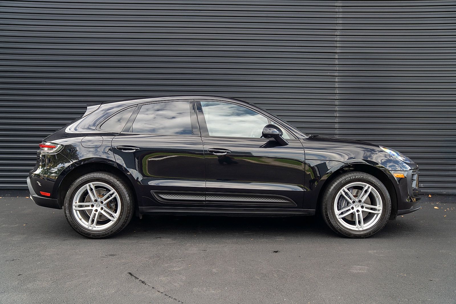 Used 2023 Porsche Macan AWD/4WD image 27