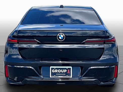Used 2023 BMW 740i w/ Parking Assistance Package RWD image 5