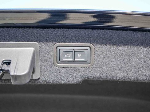 Used 2025 Audi A8 L 3.0T AWD/4WD image 44
