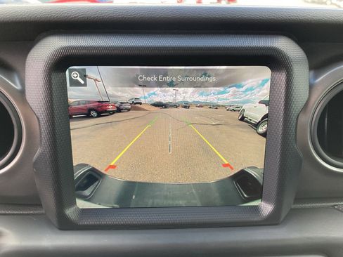 Used 2023 Jeep Gladiator Sport image 22