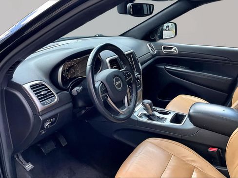 Used 2018 Jeep Grand Cherokee Altitude RWD image 18
