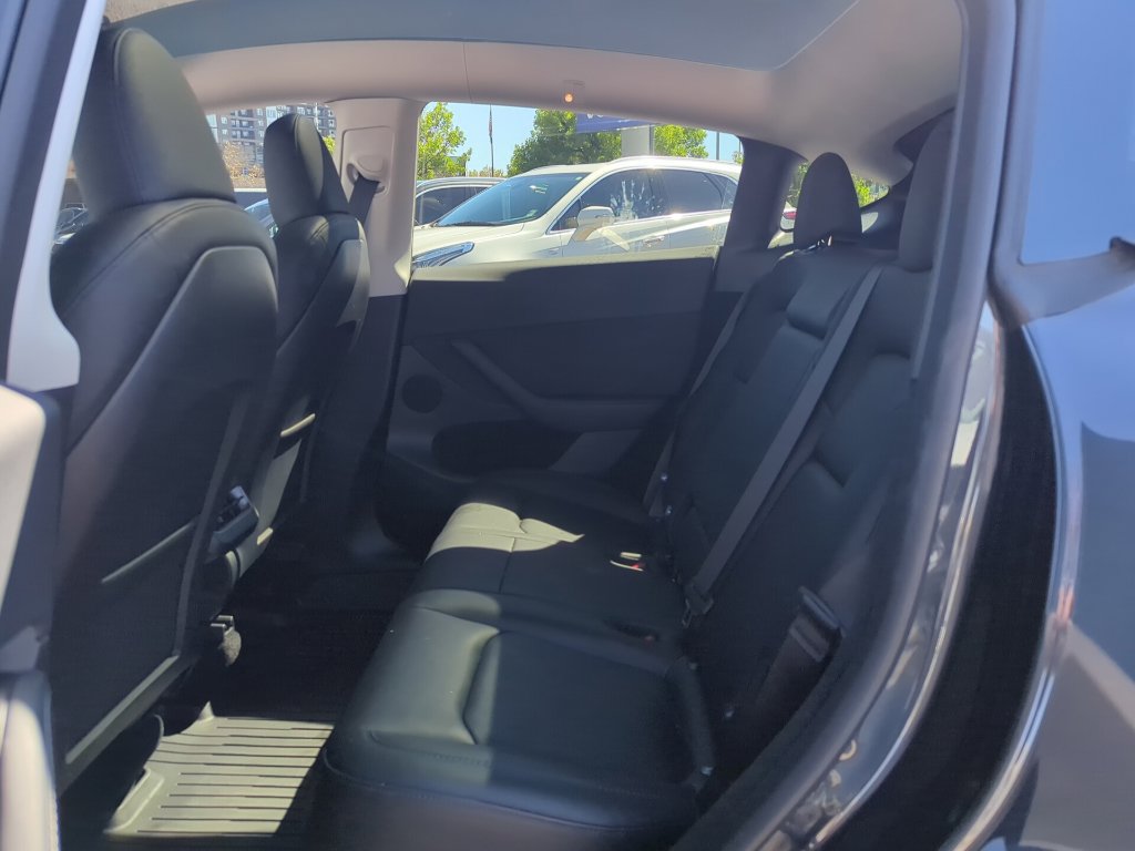 Used 2025 Tesla Model Y Long Range AWD/4WD image 9