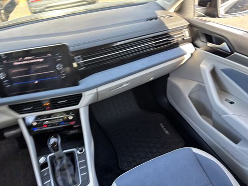 Certified 2025 Volkswagen Jetta SE image 14