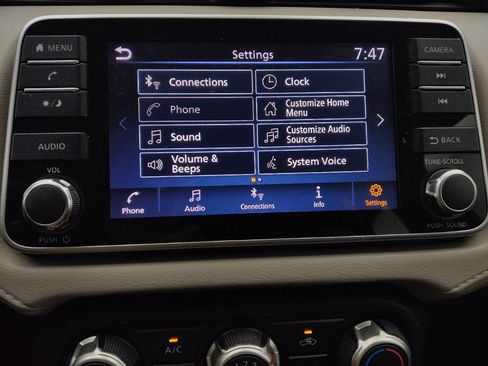 Used 2021 Nissan Versa SV FWD image 23
