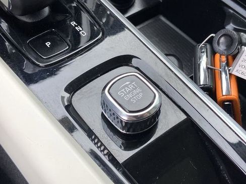 Used 2023 Volvo XC60 B5 Plus image 13