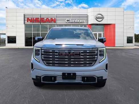Used 2022 GMC Sierra 1500 Denali w/ Denali Reserve Package AWD/4WD image 8