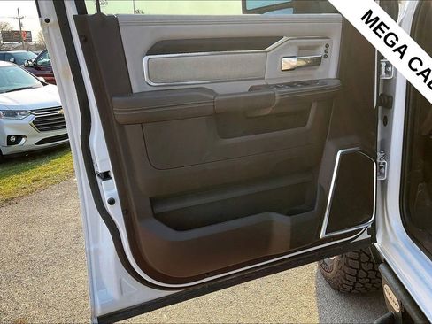 Used 2025 RAM 2500 Laramie AWD/4WD image 21