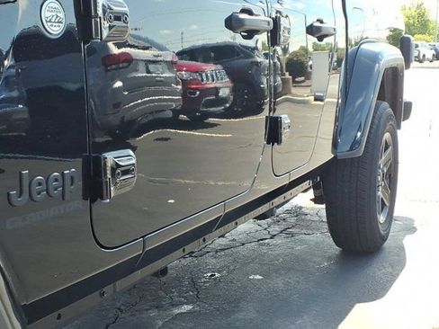 Used 2021 Jeep Gladiator Sport AWD/4WD image 34