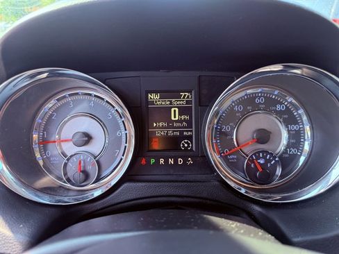 Used 2015 Chrysler Town & Country Touring image 24