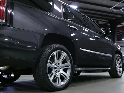 Used 2017 Cadillac Escalade Luxury image 12