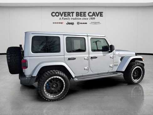 Used 2024 Jeep Wrangler Unlimited Sahara image 10