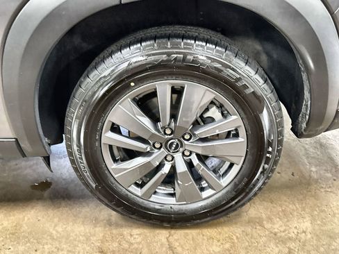 Used 2025 Nissan Pathfinder SV image 32