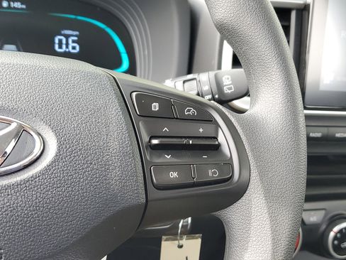 Used 2025 Hyundai Venue SE FWD image 21