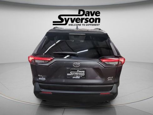 Used 2020 Toyota RAV4 XLE Premium image 4