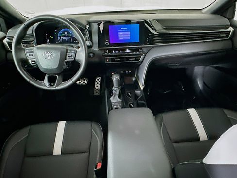 Used 2025 Toyota Camry SE FWD image 25