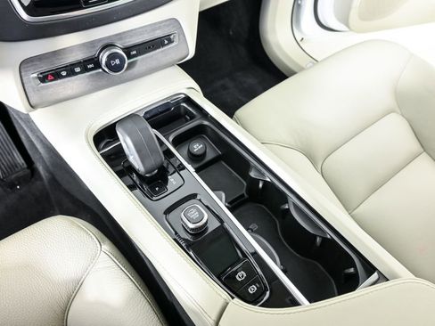 Certified 2023 Volvo XC90 B6 Plus w/ Protection Package Premier AWD/4WD image 19